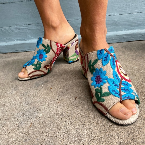 L’Intervalle Embroidered Floral Mules - Picture 2 of 4